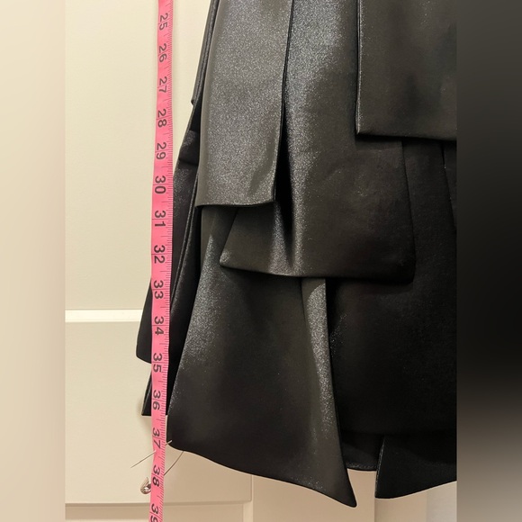 Elegant Black Feathered Strapless Dress - Picture 8 of 11